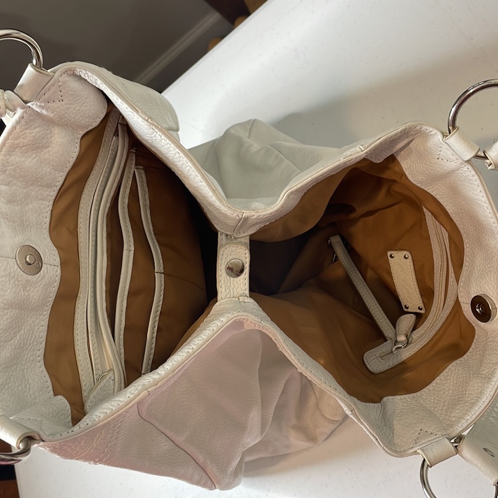 ☔️ WHITE LEATHER BOHEMIAN W/TASSLE EUC CONDITION!!! - Picture 9 of 15